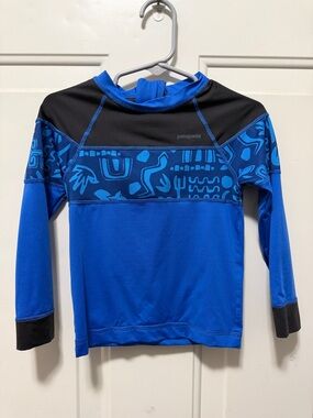 Patagonia Kids Blue and Black Long-Sleeve Rashguard with Graphic Panel
